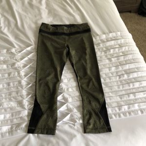 Lululemon Run inspire ll crop in fatigue green.